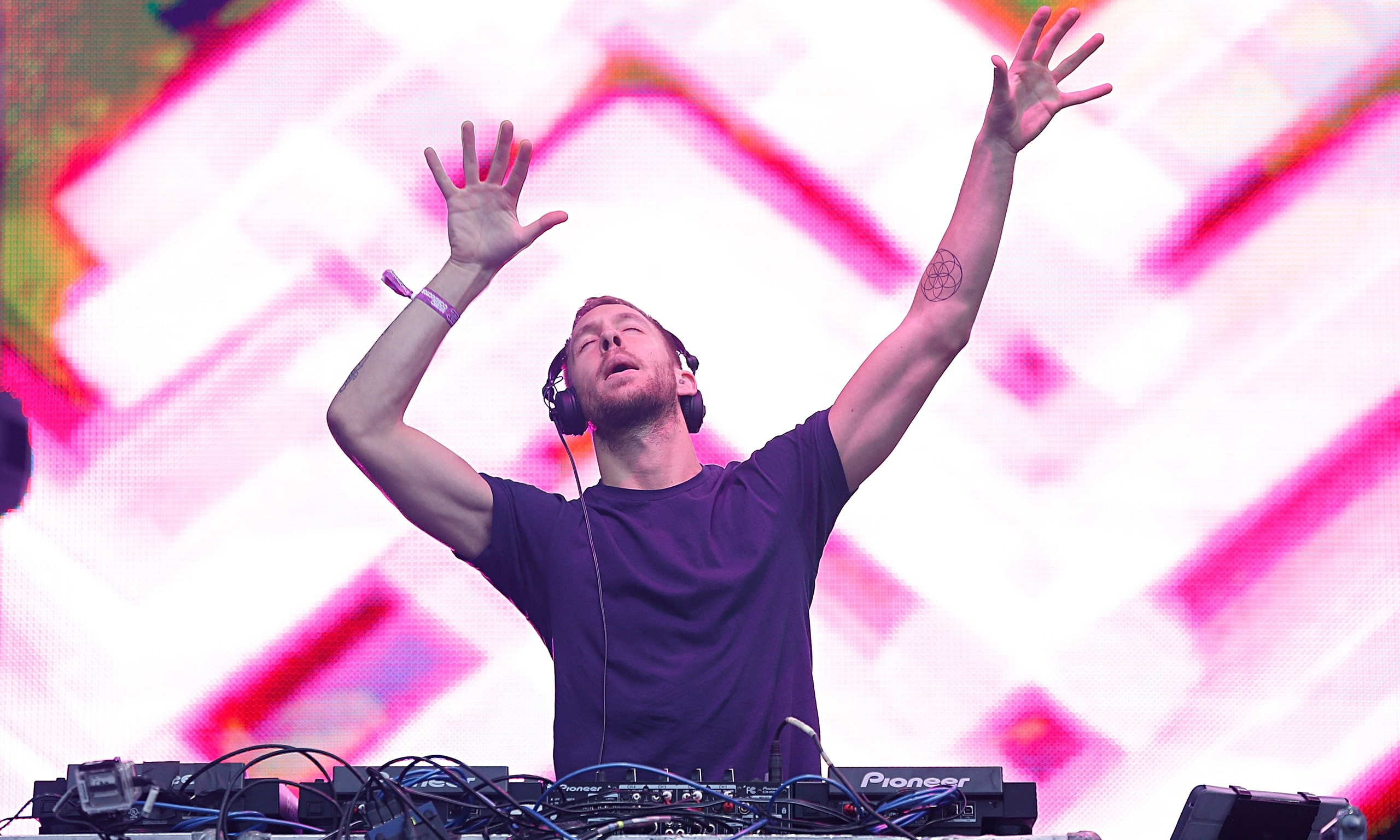 calvin-harris-014-4223340-3853869-jpg