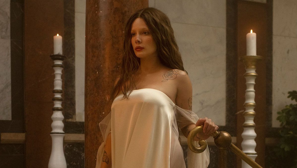 halsey-7043600-1066545-jpeg