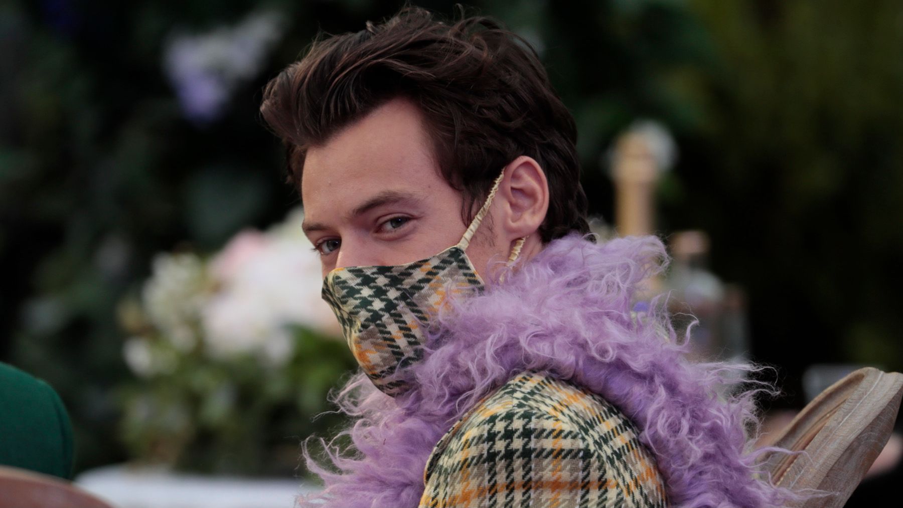 harry-styles-mask-3950846-8319231-jpeg