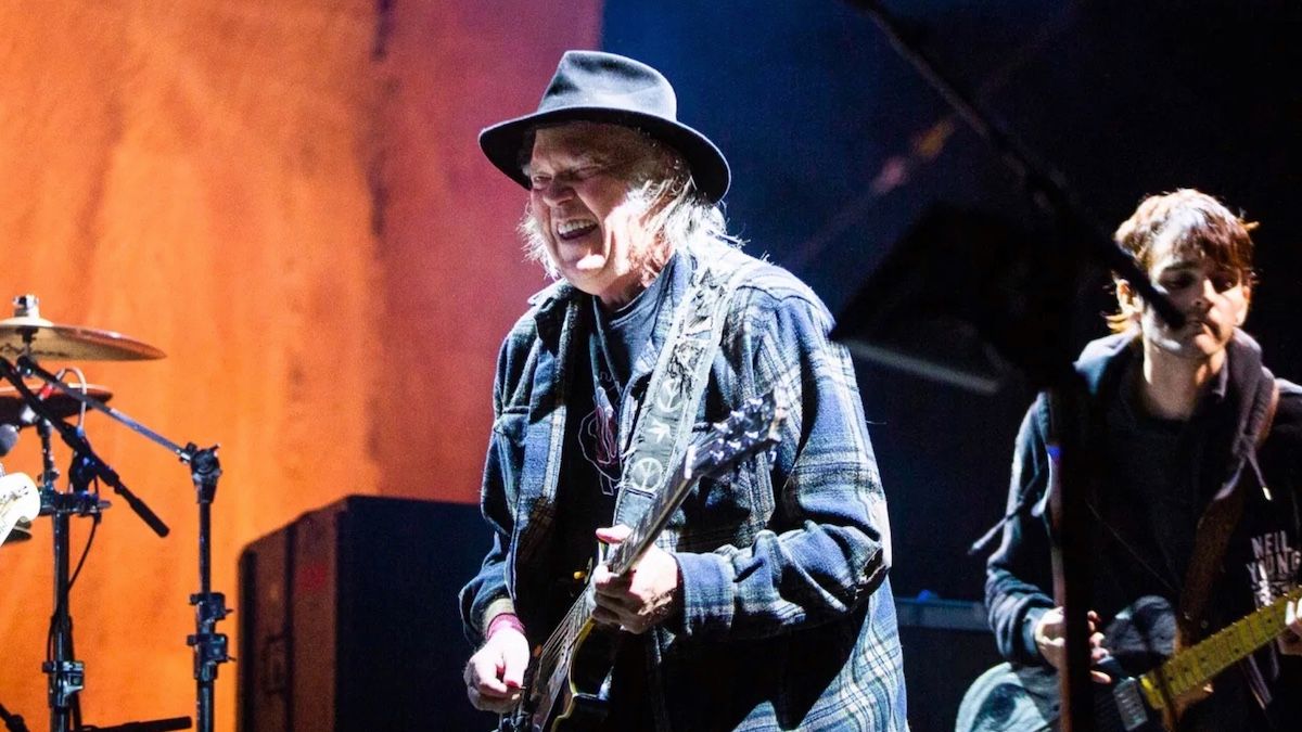 neil-young-concerts-covid-super-spreader-5094804-1875192-jpg