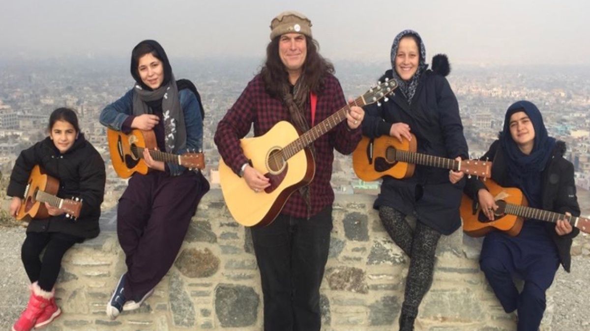 afghan-girls-music-school-6240002-3504887-jpg