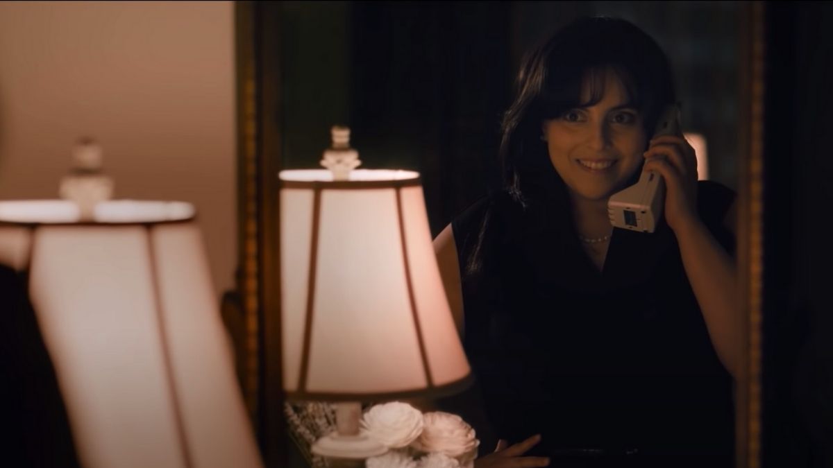 beanie-feldstein-monica-lewinsky-1998521-9753352-jpg