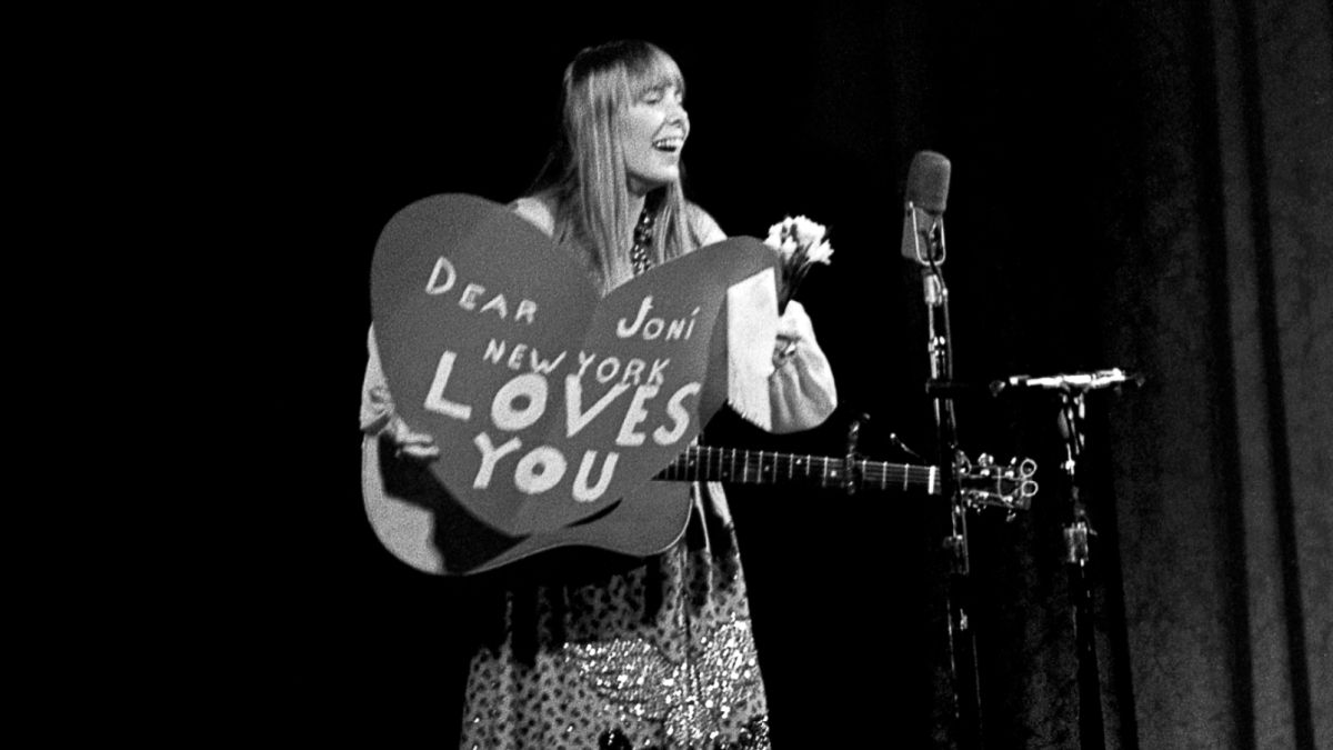 joni-mitchell-carnegie-hall-1969debut-2327237-4996218-jpg