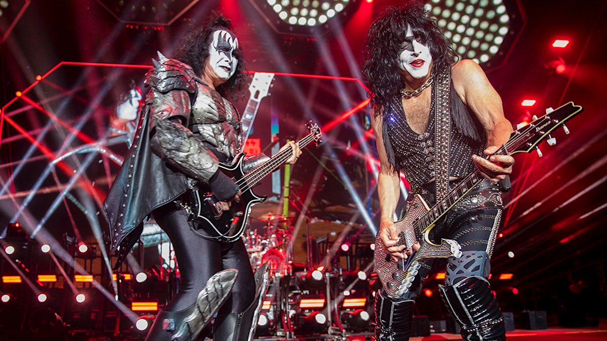 kiss-4306323-3060995-jpg