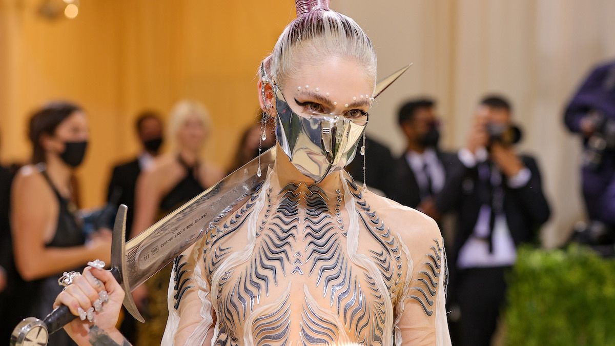 grimes-met-gala-sword-guns-dune-1032405-2221907-jpg