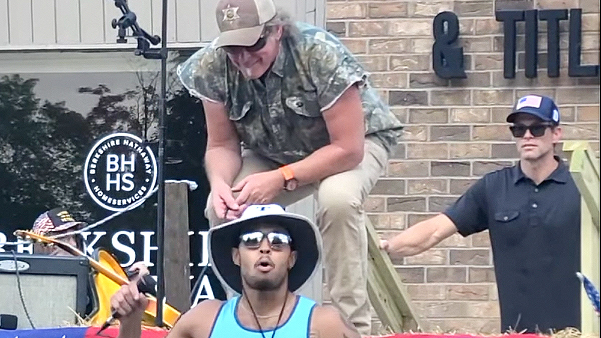 ted-nugent-rally2-3884086-9513806-jpg