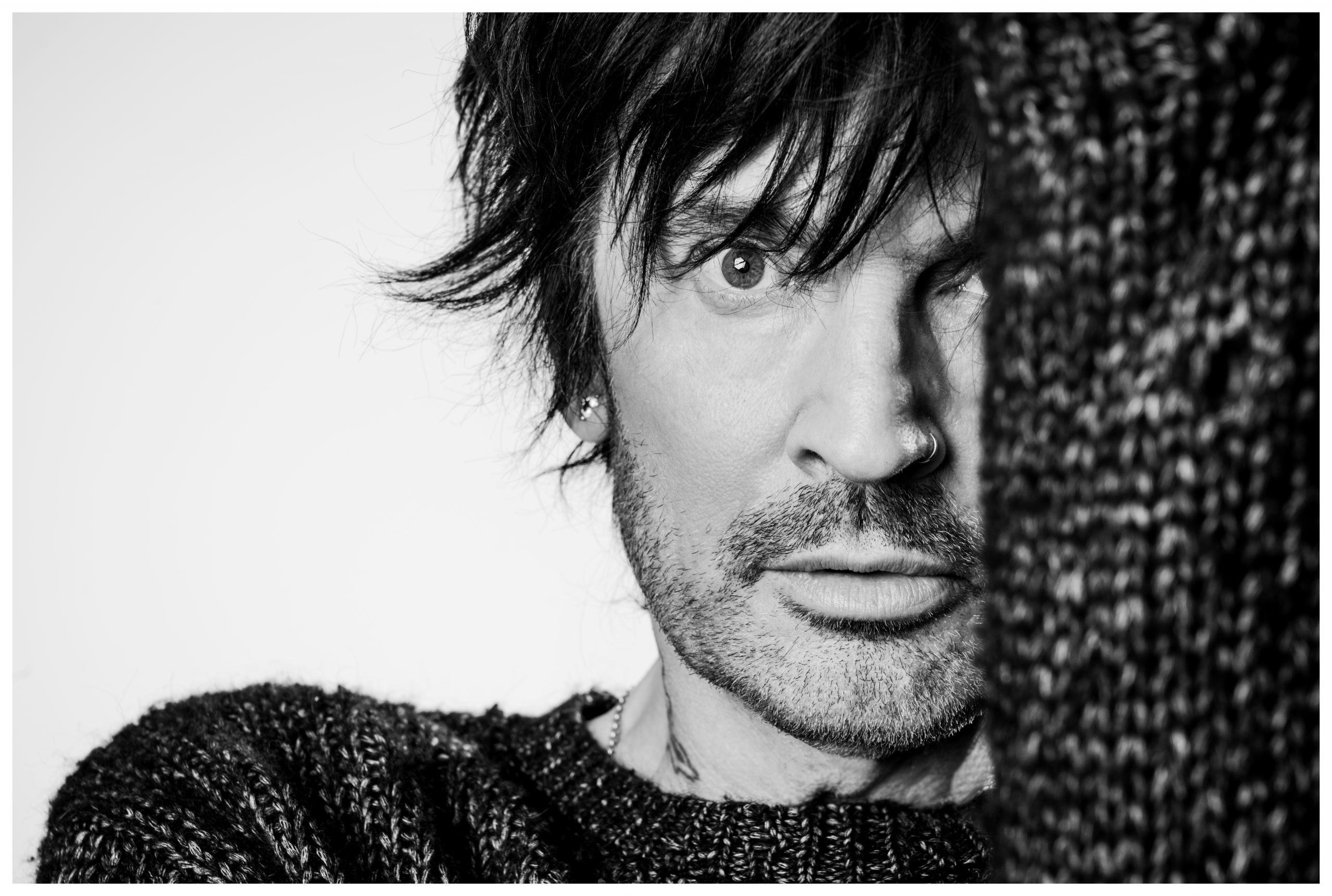 tommylee_myriamsantos2-9497455-8261167-jpg