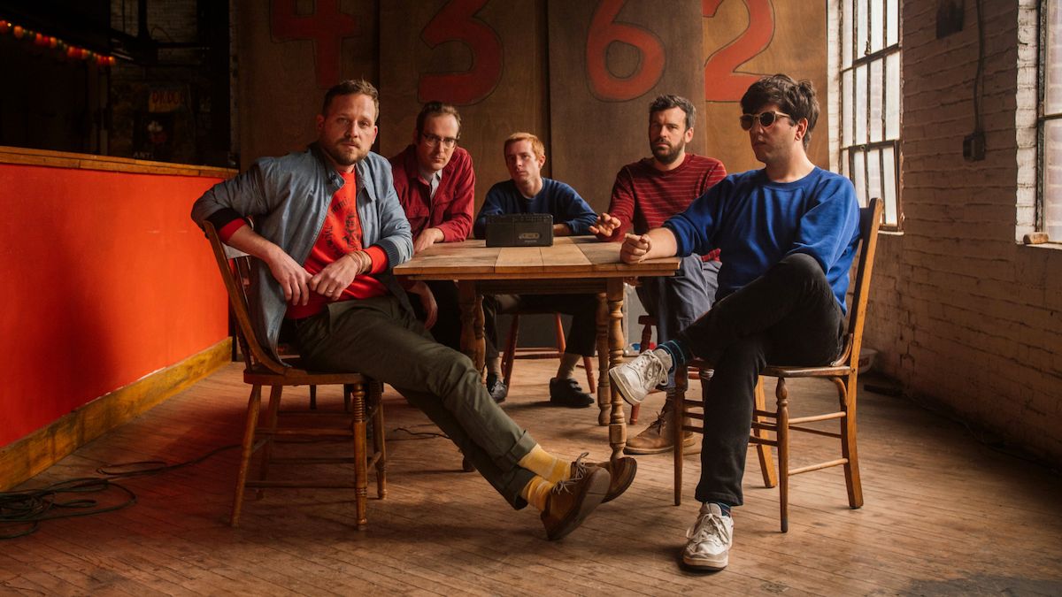 dr-dog-loneliess-photo-by-ryan-mcmackin-luz-de-vida-ii-a-compilation-to-benefit-homicide-survivors-9310951-4378483-jpg