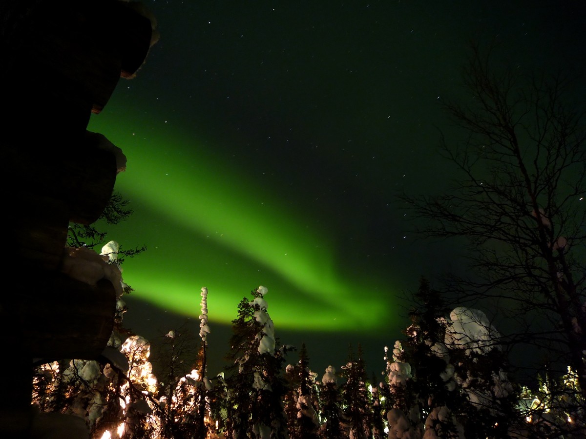 green_northern_lights_2-3628765-9035232-jpg