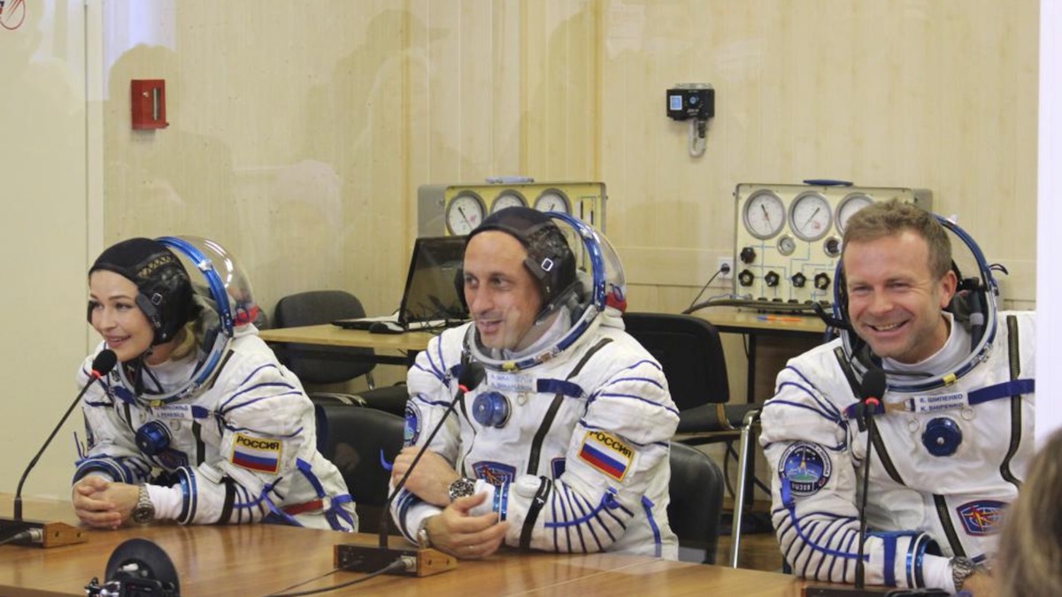 yulia-peresild-klim-shipenko-and-anton-shkaplerov-photo-via-roscosmos-space-agency-9064280-4215919-jpg