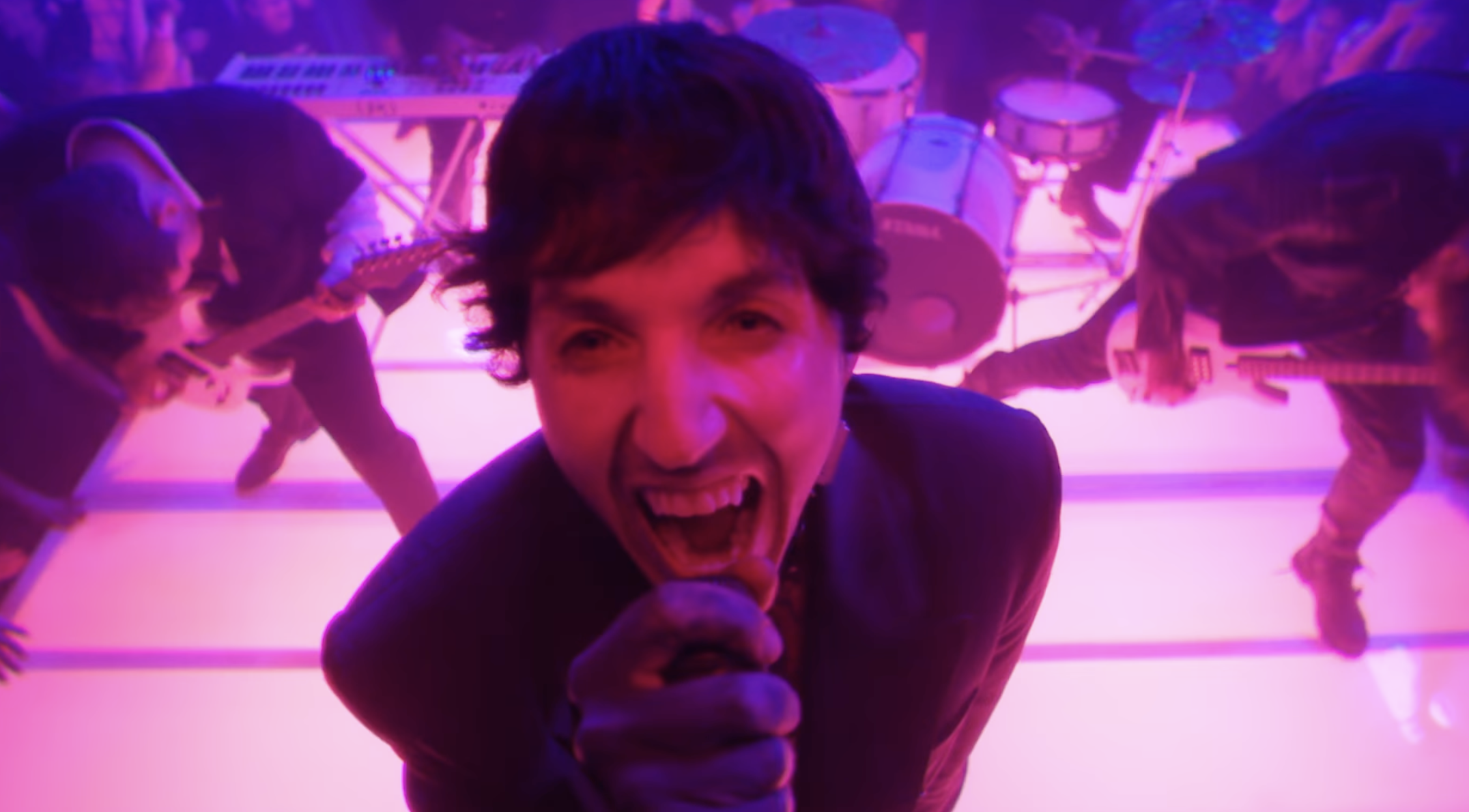 oli-sykes-3644940-5901687-png