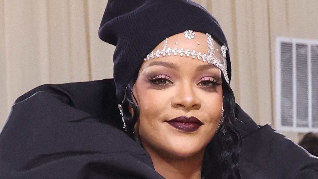 rihanna-7019144-5137171-jpg