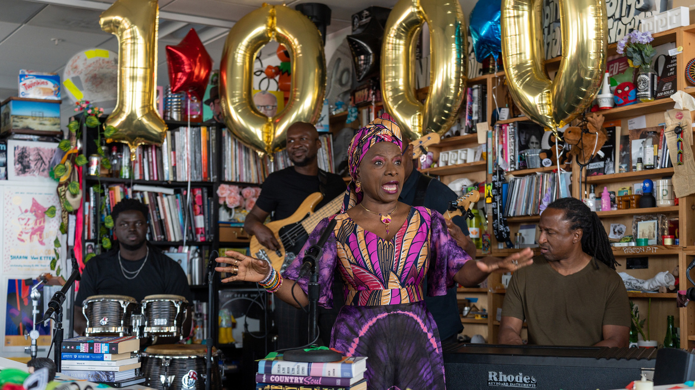 angelique-kidjo-tiny-desk-thumb_wide-21820d9d989f8aca25749be9c1137a33bf9e9492-9846452-5611379-jpg