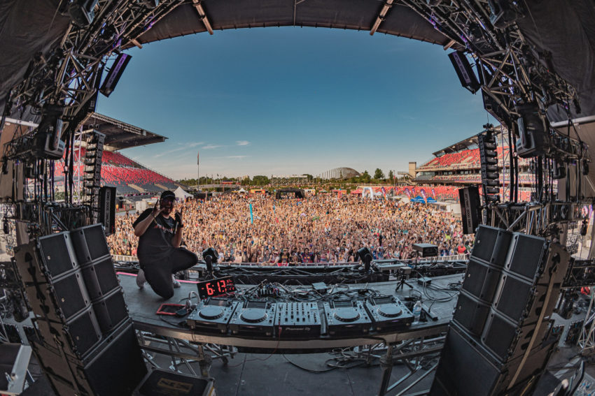 rv_family_photo-capturedbycyga-scaled-e1663781734978-5795403-7017479-jpg