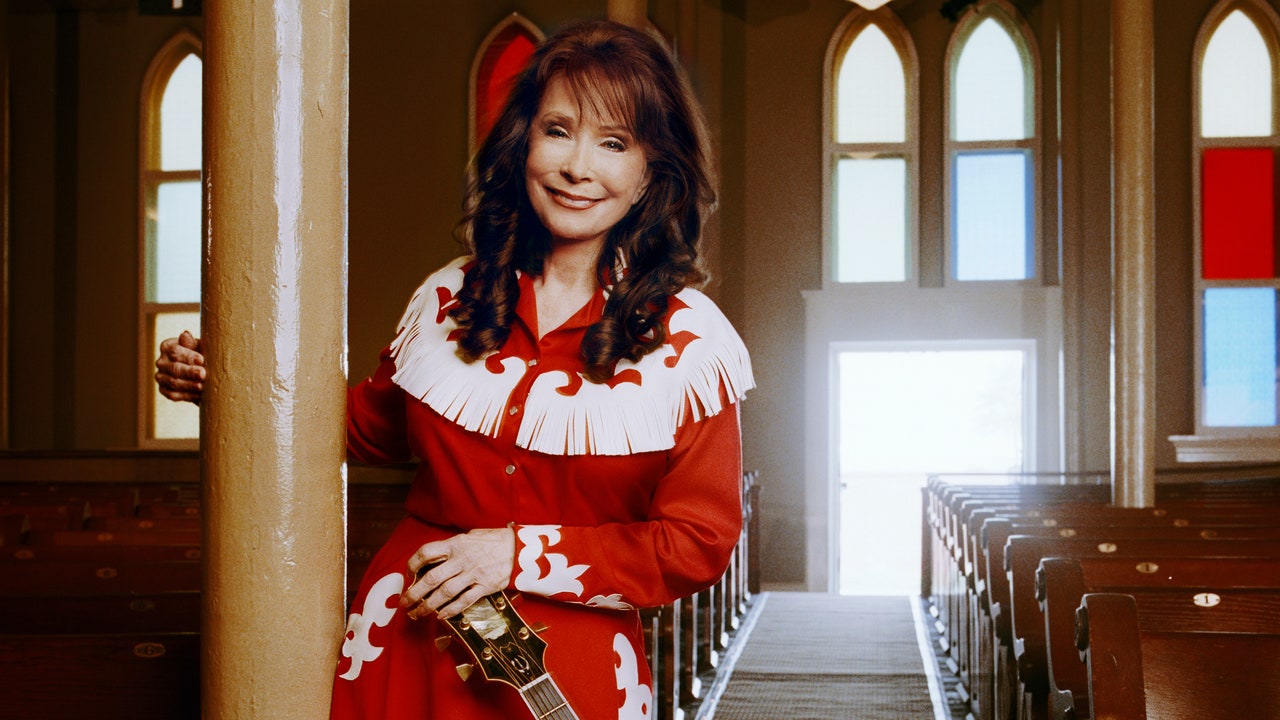 loretta-lynn-2926041-8680830-jpg