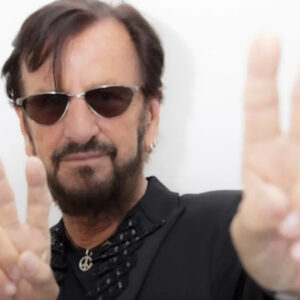 Ringo Starr teste positif pour COVID-19 et annule les dates de la tournée