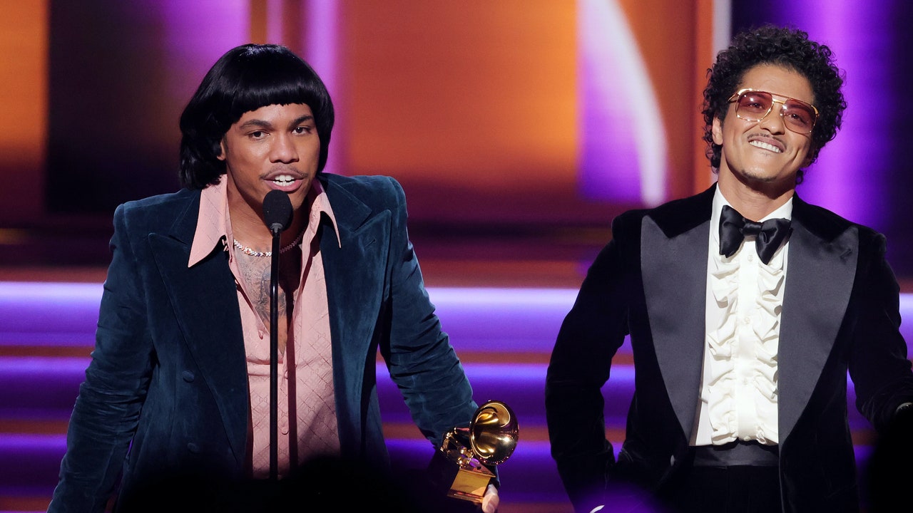 silk-sonic-anderson-paak-bruno-mars-5717860-4374516-jpg