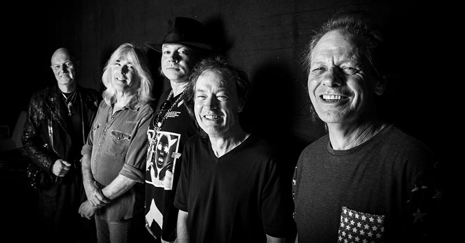 acdc-with-axl-rose-7941391-2246647-jpg