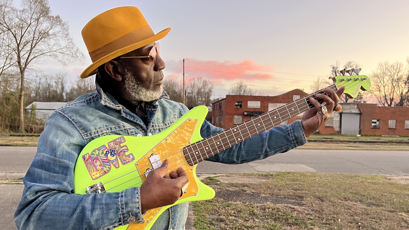 jt-portrait-whiteville-bus-station-11_wide-266822bad986d2a6518313ff497533a5e647dbe0-s1400-c100-9377510-3961202-jpg