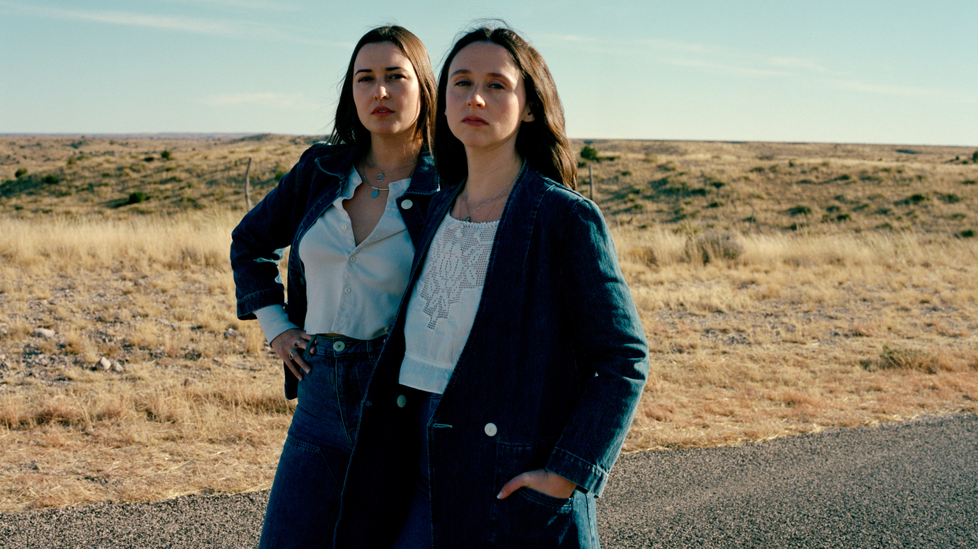 plains-by-molly-matalon-2_wide-147d06a5da68810f10a935776cce6ebfeca0db14-s1400-c100-7427550-9313039-jpg