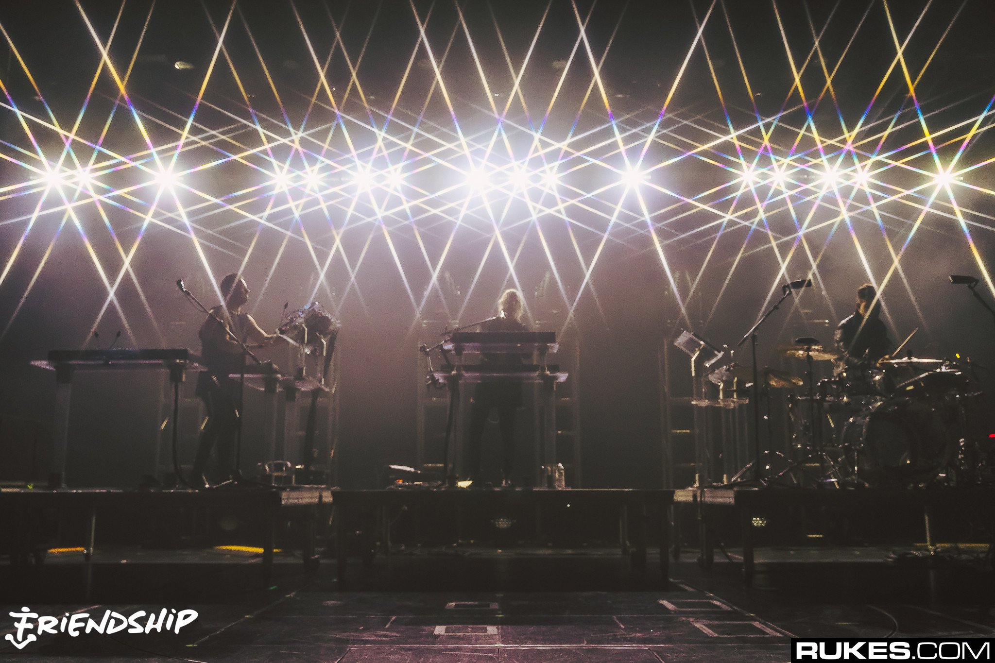 rufus-du-sol-friendship-2018-rukes-2143339-1541407-jpg