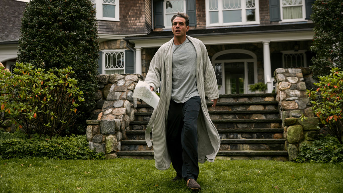 the-watcher-bobby-cannavale-8781317-6960462-jpg