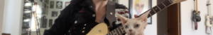 JOHN 5 publie une vidéo de lui-même déchirant « Wild Side » de MÖTLEY CRÜE
