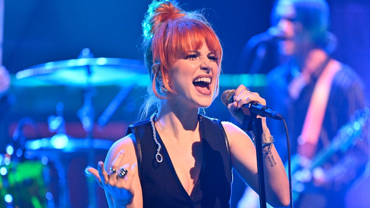 paramore-9549689-5341228-jpg