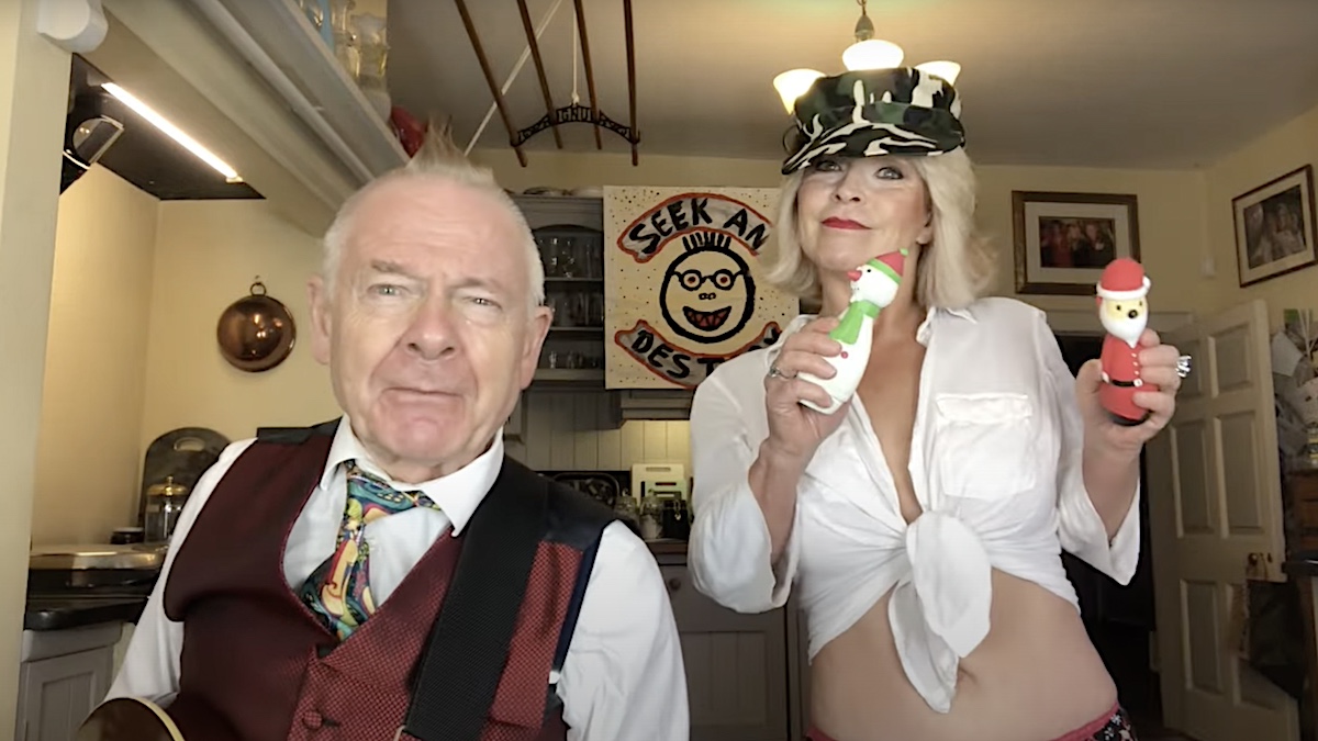 robert-toyah-metallica-seek-and-destroy-6540503-7472328-jpg