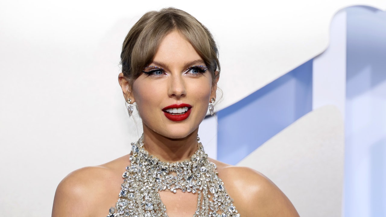 taylor-swift-2804588-4513040-jpg