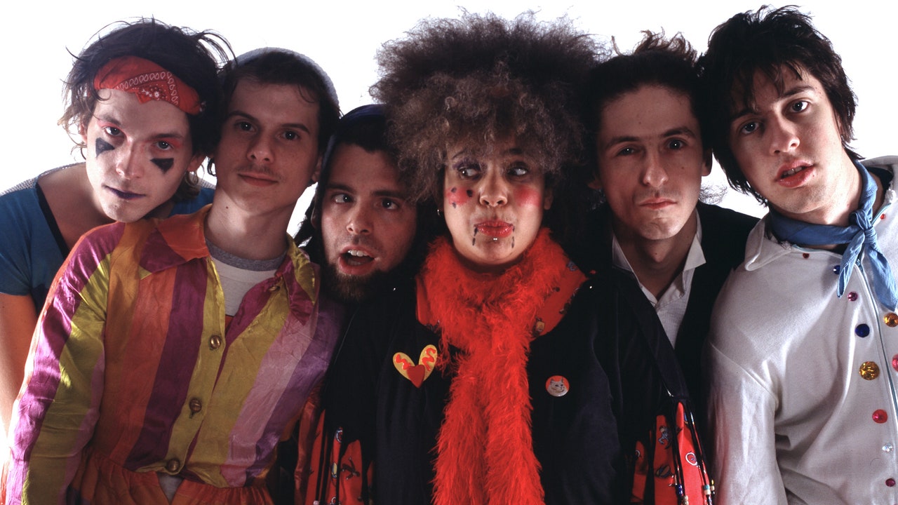 the-moldy-peaches-4387741-9714887-jpg