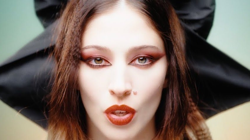 caroline-polachek-2088212-2475000-jpg