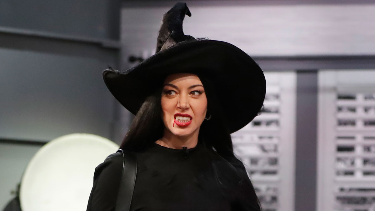 aubrey-plaza-the-view-7752301-7102654-jpg