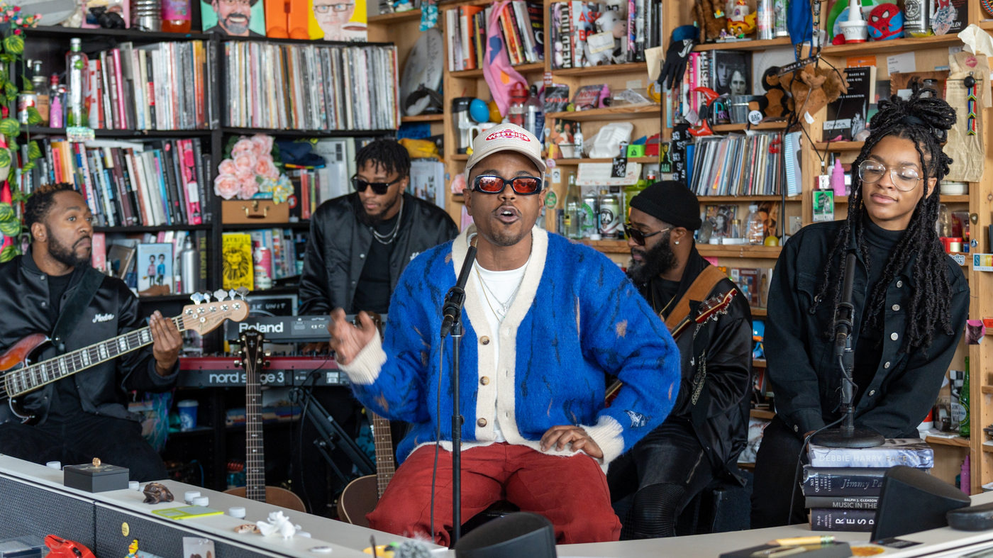 westside-boogie-tiny-desk-78_wide-d01dc89fd4975bf61b24f6a76fb5e22aaf02c369-s1400-c100-9640089-1524532-jpg