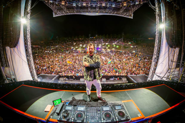 ecoutez-le-remix-fascinant-de-hardwell-et-maddix-de-iconic-1289312-8784555-7393516-jpg