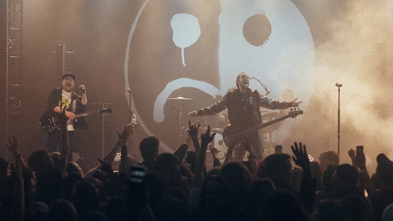 fall-out-boy-8108026-4768044-jpg