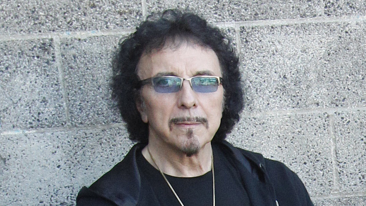 tony-iommi-1167059-8759817-jpg