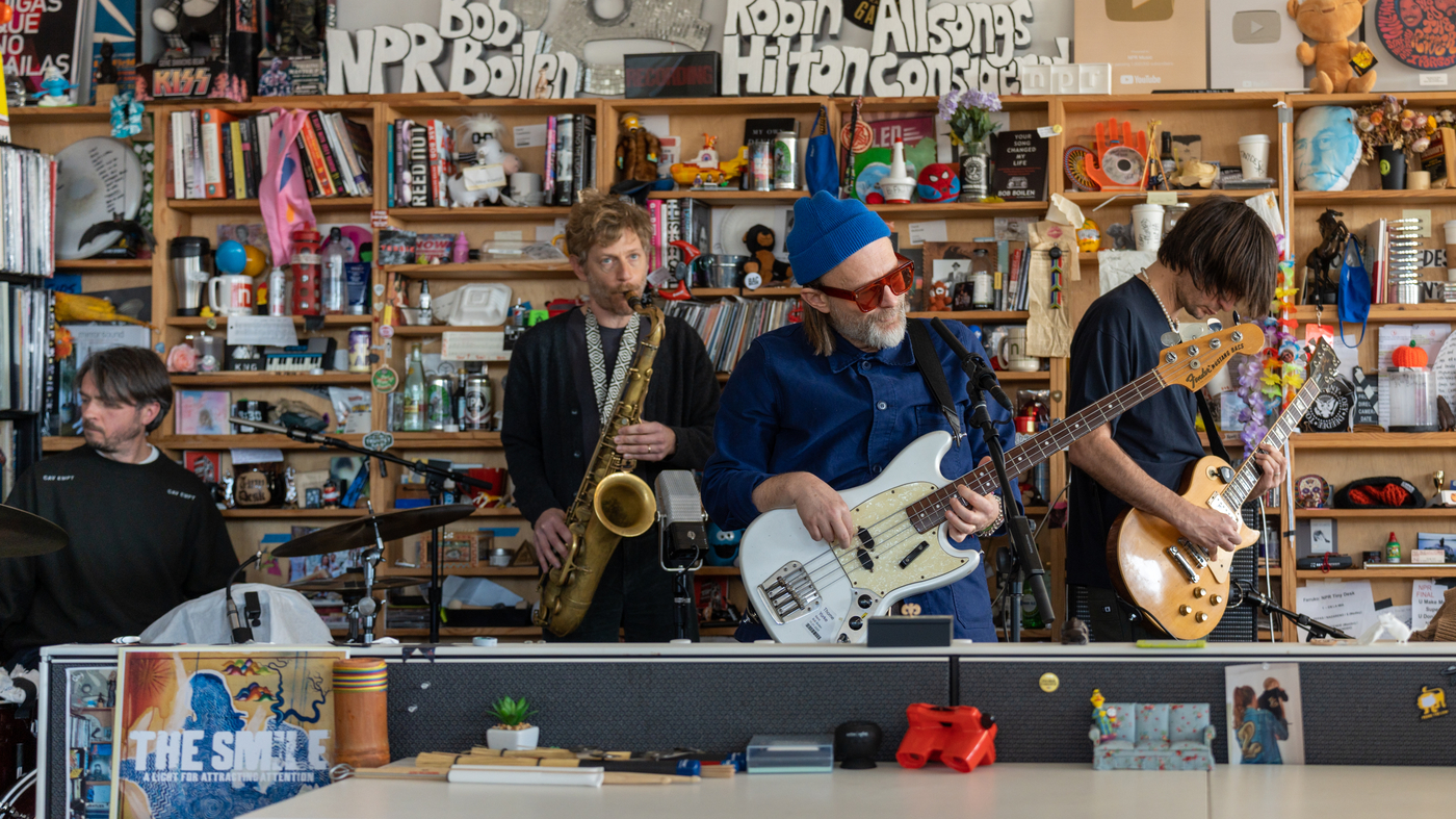 the-smile-tiny-desk-70_wide-17b4e1d71322064a57d78d3d6be97240f0d86e28-s1400-c100-1507850-8024415-jpg