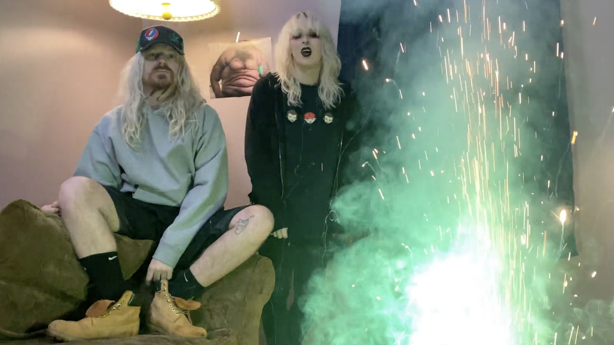 100-gecs-hollywood-baby-music-video-9965837-6519936-jpg