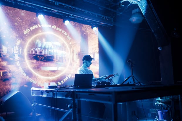 of-the-trees-emmene-les-fans-dans-une-quete-mystique-3894346-6826060-3166357-jpg