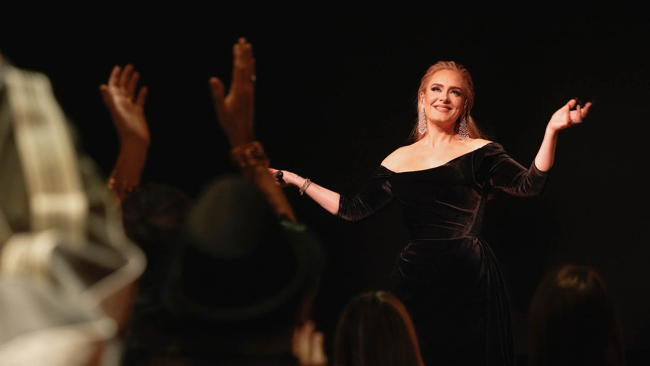 adele-onstage-2967473-3339229-jpg