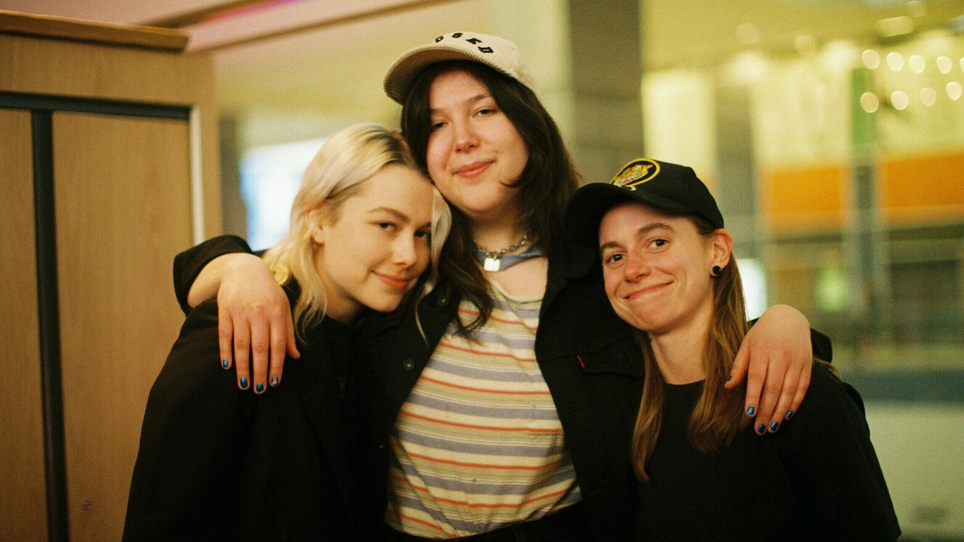 friends-boygenius-photo-credit_-mikayla-lobasso-jpg_wide-0a06b2c383a2cd12530405ff6b385f9b84abb09f-s1400-c100-5393598-9676148-jpg