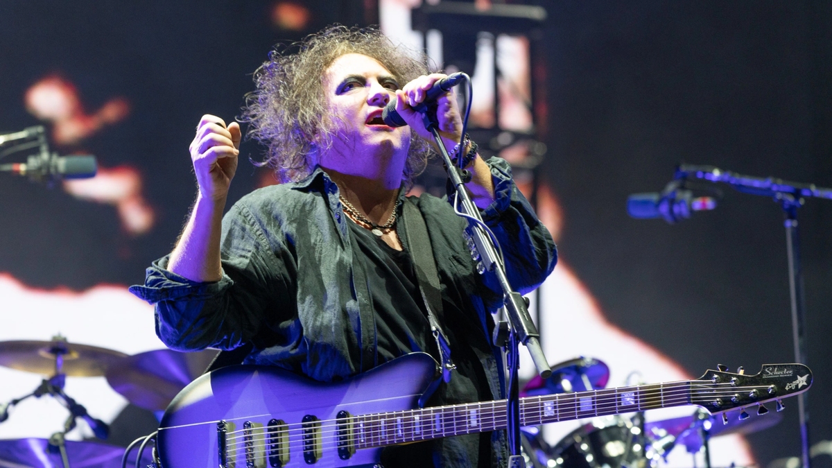 the-cure-robert-smith-ticketmaster-7889494-7520407-jpg