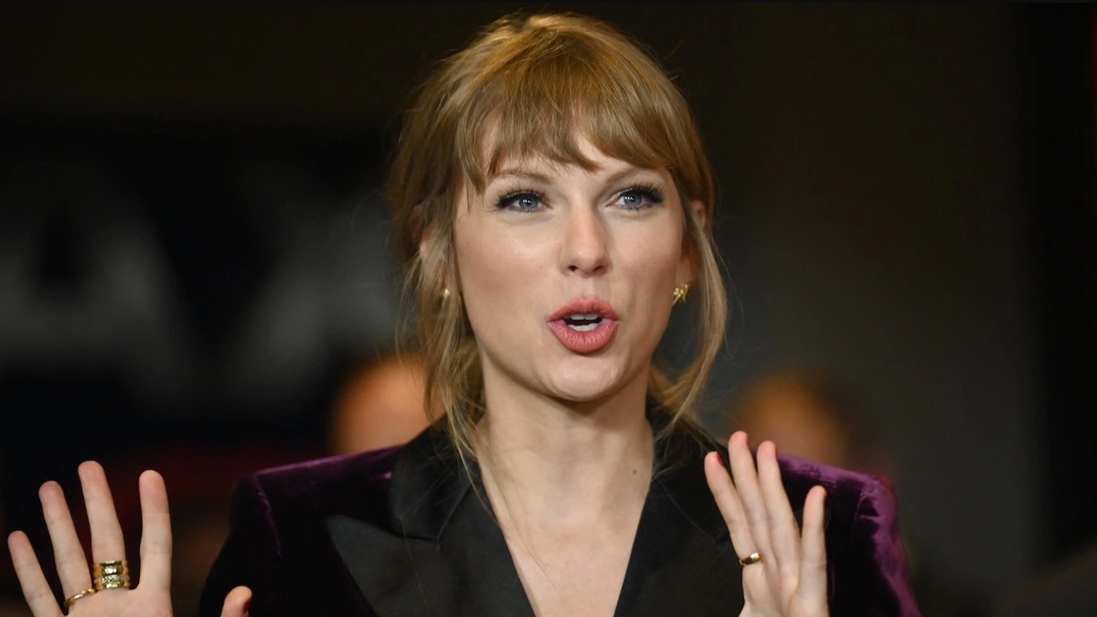 taylor-swift-tampa-mayor-7378039-9917677-jpg