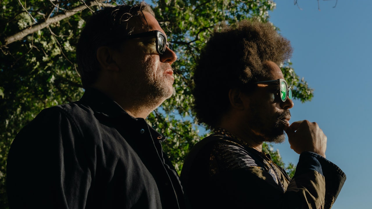 damon-locks-rob-mazurek-7206994-8770978-jpg