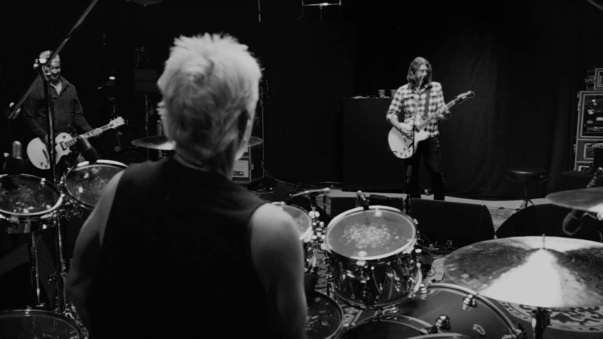 josh-freese-with-foo-fighters-6436261-2619107-jpeg