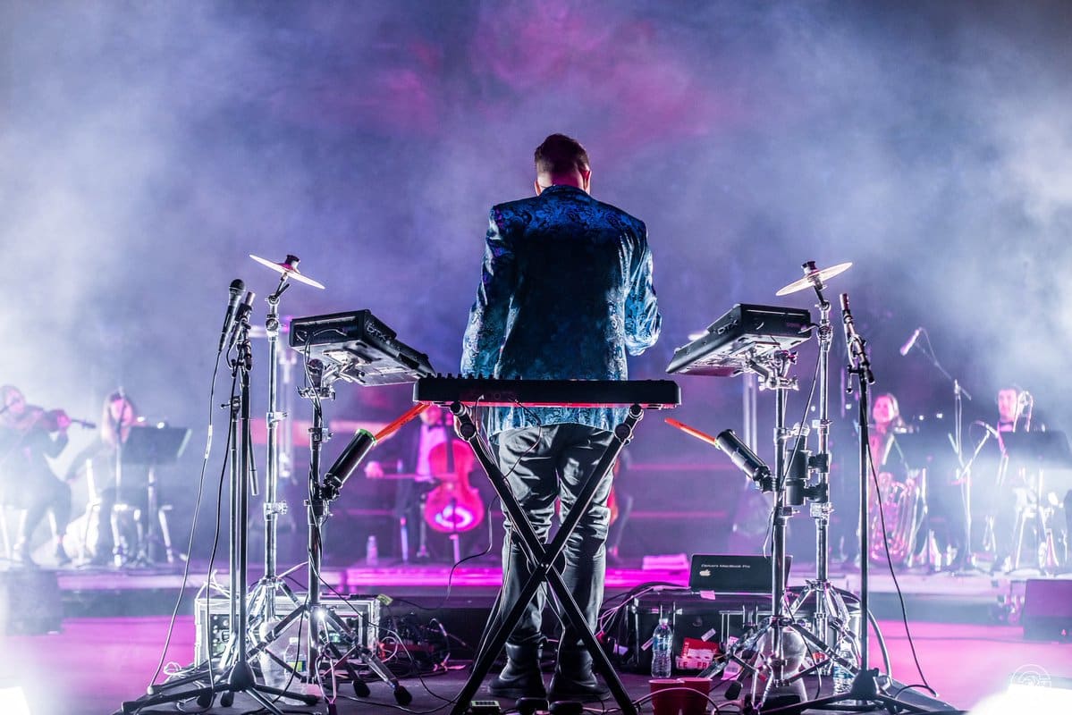 la-poursuite-du-bonheur-dopiuo-sur-la-route-souvent-parcourue-4925543-4155814-7979940-jpg