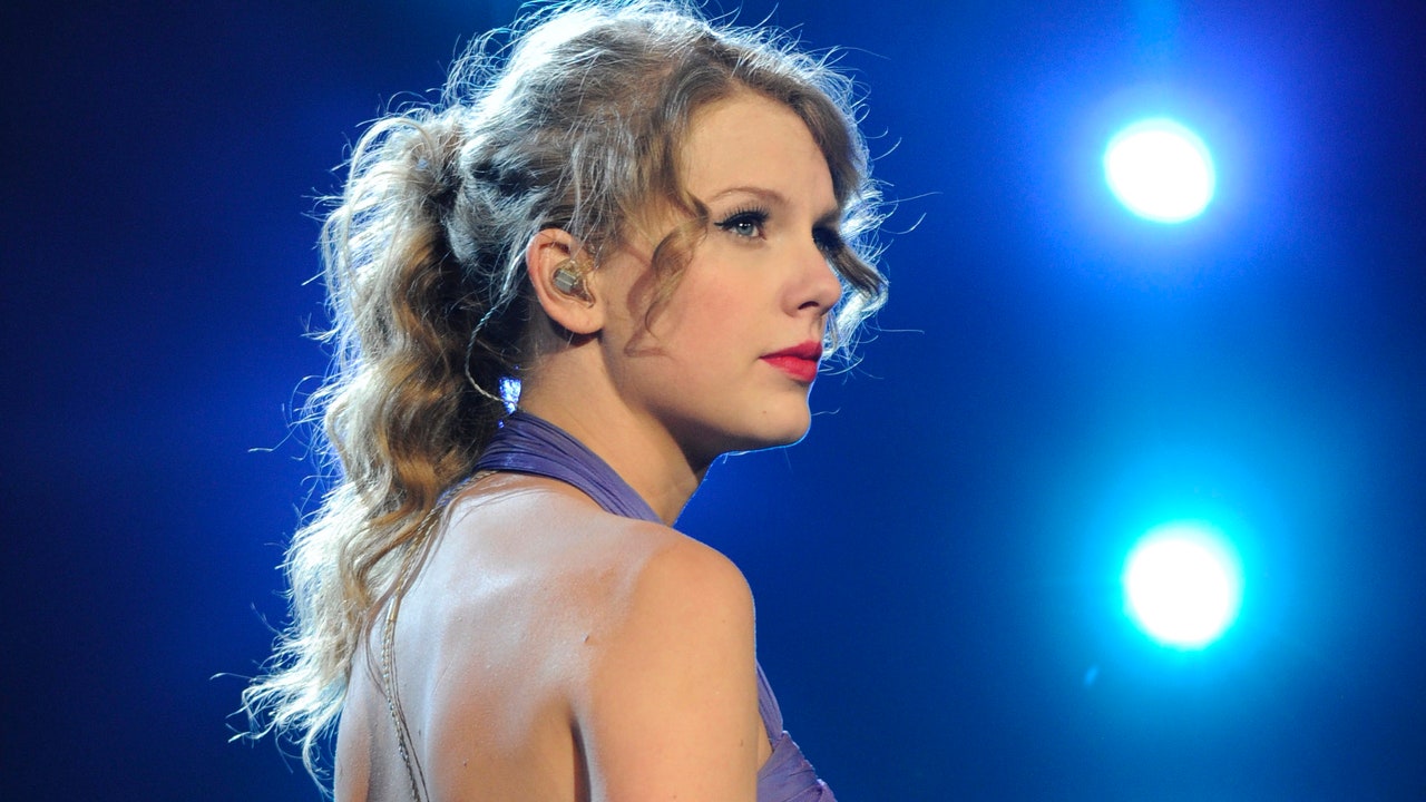 taylor-swift-1728033-8098069-jpg