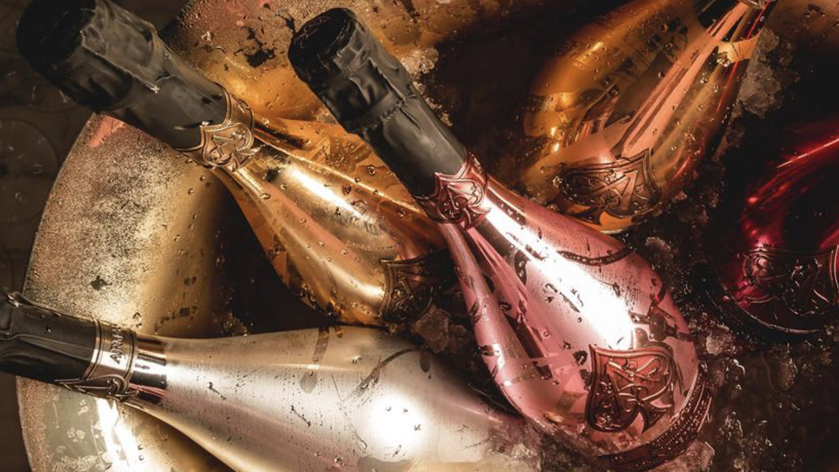 nypd-cops-jay-z-champagne-5348657-9940207-jpg