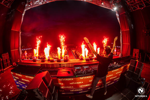 5-ans-de-neversea-alesso-steve-aoki-black-eyed-4213859-7787217-9442915-jpg